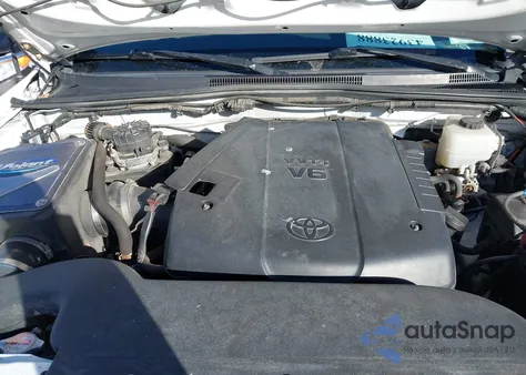 2015 Toyota Tacoma Base V6 z USA, uszkodzony, nr VIN 3TMLU4EN5FM172706